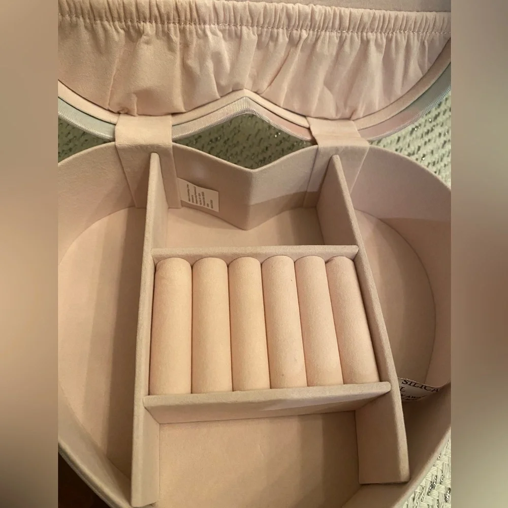 NWT! Jewelry box in pastel tones. Lined interior, mirror. Gorgeous heart-shaped.